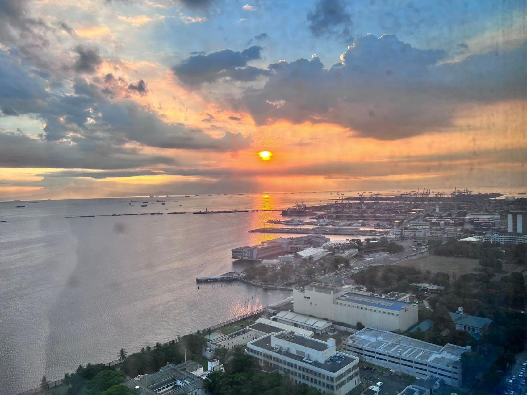 マニラ市 Dreamy Sunset Bayアパートホテル エクステリア 写真